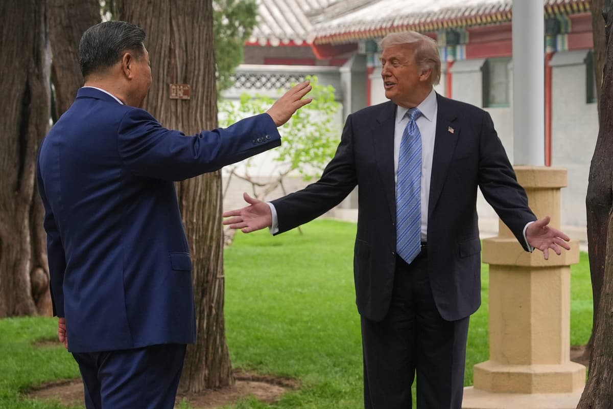 Na snímke americký prezident Donald Trump (vpravo) a čínsky prezident Si Ťin-pching. Foto:TASR/AP Photo/Mark Schiefelbein, Pool