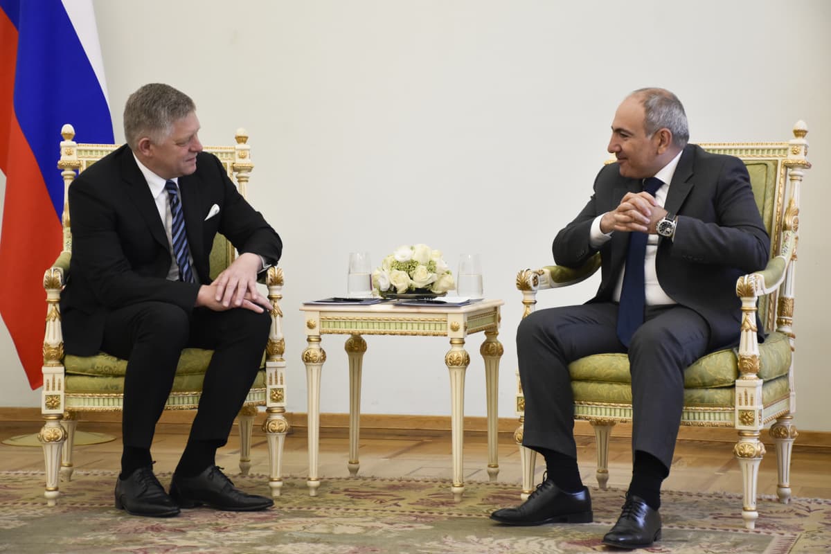 Robert Fico a Nikola Pašinjan. Foto: TASR / Lukáš Mužla