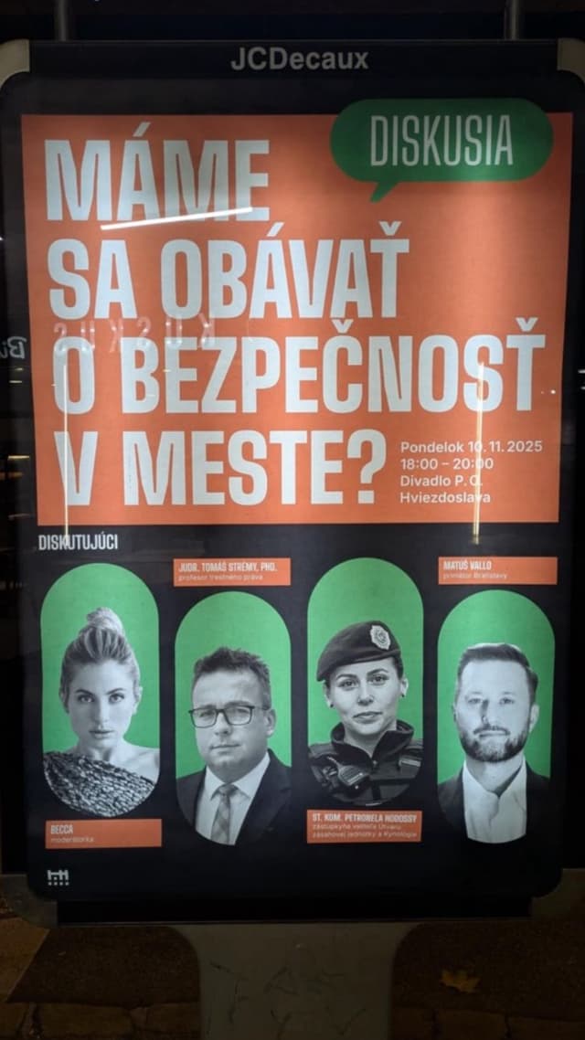 Diskusiu o bezpečnosti v meste moderovala influencerka Becca. Foto: Redakcia