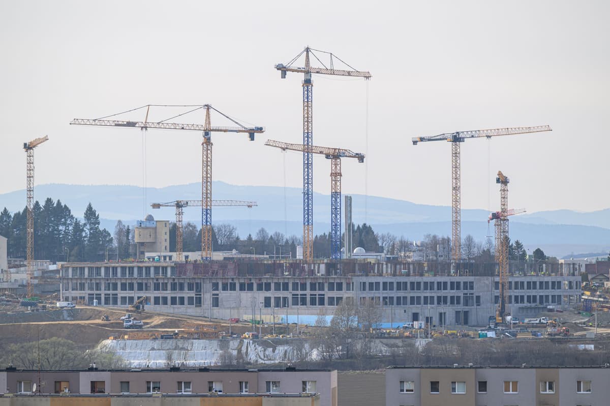 Na snímke z 25. marca 2026 výstavba novej nemocnice na sídlisku Sekčov v Prešove. Foto: Veronika Mihaliková/TASR