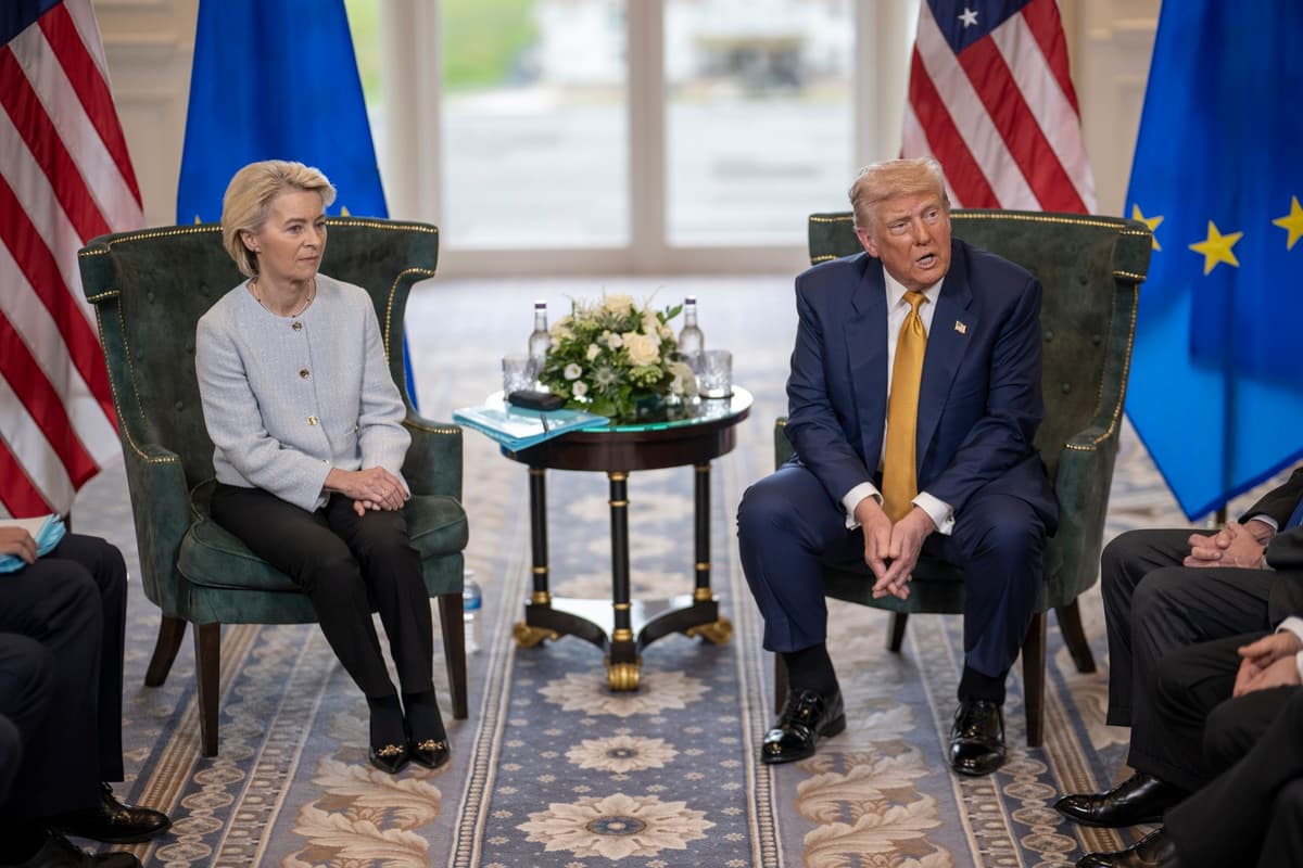 Ursula von der Leyenová a Donald Trump v roku 2025 v Turnberry. Foto Daniel Torok / Polaris / Profimedia