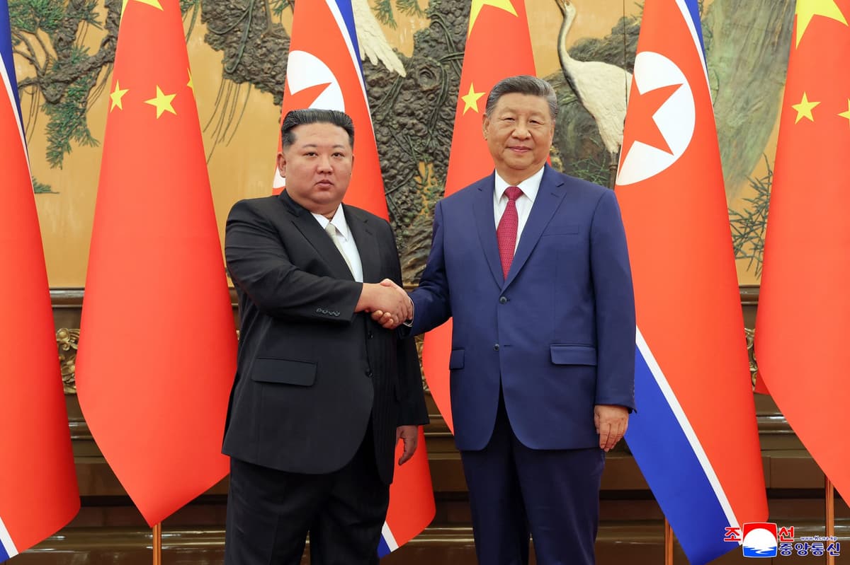 Kim Čong-un a Si Ťin-pching v septembri 2025. Foto STR / KCNA VIA KNS / AFP / Profimedia