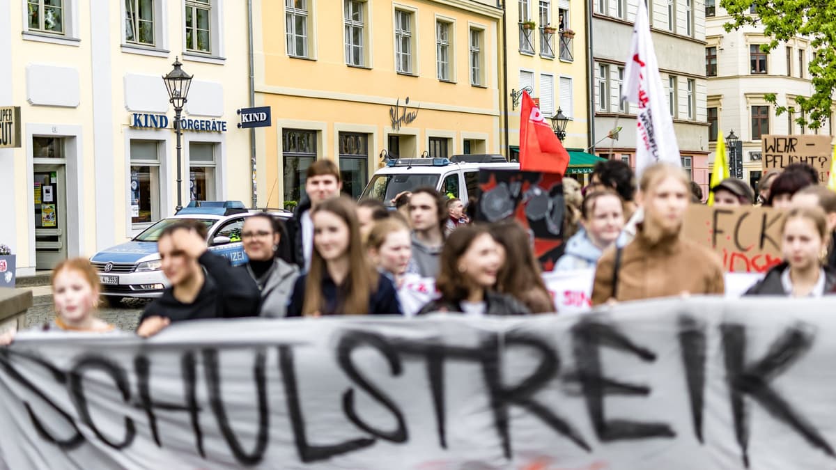 Protesty školákov proti povinnej vojenskej službe v Nemecku 8. 5 2026. Foto Frank Hammerschmidt / DPA / dpa Picture-Alliance via AFP / Profimedia