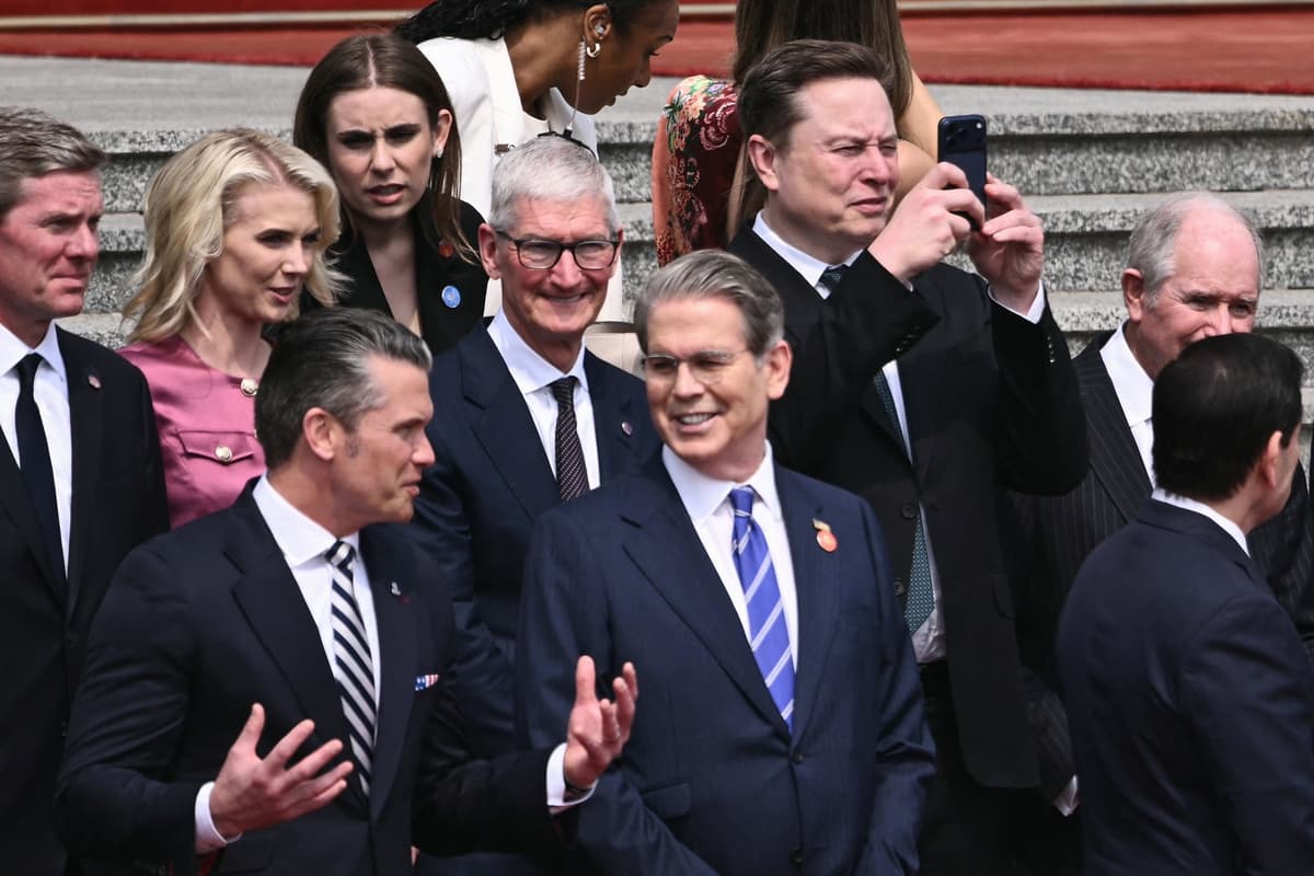Členovia Trumpovej delegácie v Číne. Foto Brendan SMIALOWSKI / AFP / AFP / Profimedia