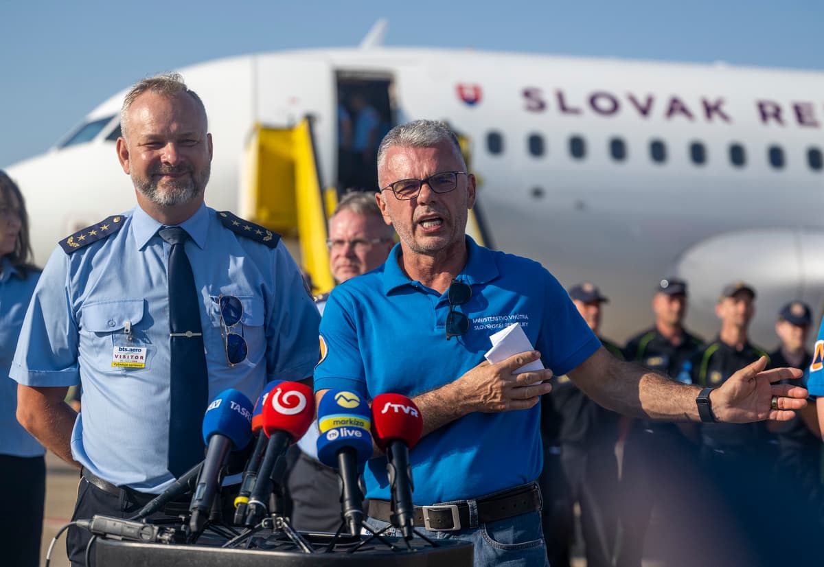 Na snímke zľava prezident HaZZ Adrián Mifkovič a generálny riaditeľ SKR Jaroslav Kmeť. Foto:TASR/Martin Baumann