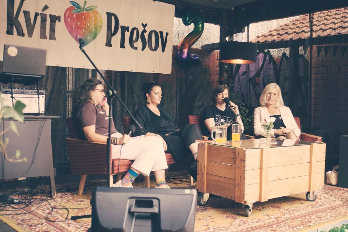Lucia Plaváková na diskusii Kvír prešov. Foto Facebook/Kvír Prešov