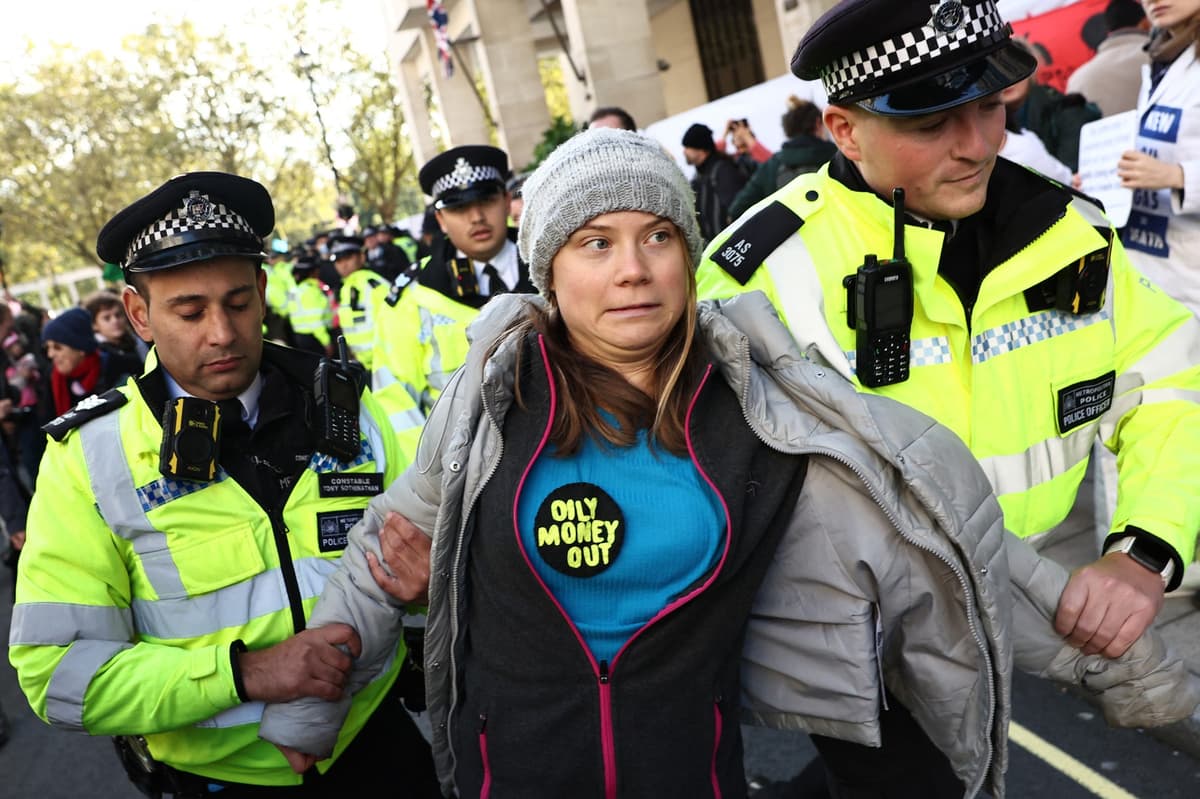 Greta Thunberg zadržaná políciou na protestnom podujatí v Londýne. Foto: Henry Nicholls / AFP / AFP / Profimedia