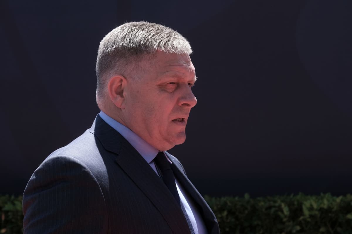 Slovenský premiér Robert Fico prichádza na summit Európskej únie (EÚ) a krajín západného Balkánu v čiernohorskom Tivate v piatok 5. júna 2026. Foto: TASR/AP