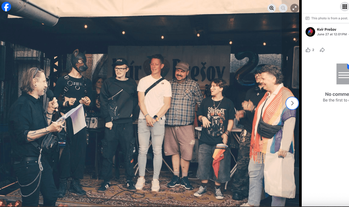 Sadomaso psí fetišista na pódiu v rámci podujatia Kvír Prešov. Reprofoto Marker