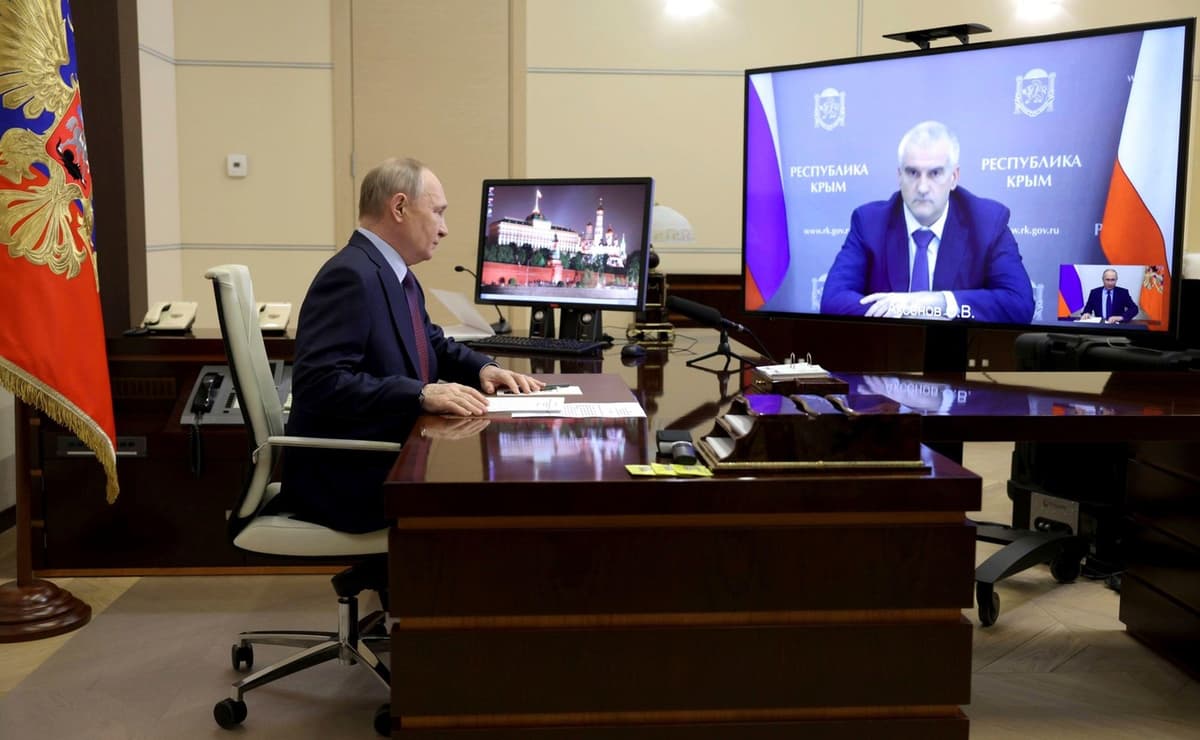 Vladimir Putin a Sergej Aksionov. Foto: Kremlin Pool / Alamy / Profimedia
