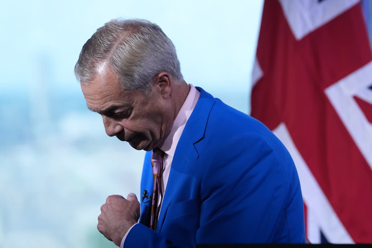 Líder britskej protiimigračnej strany Reform UK Nigel Farage počas oznámenia o odchode z parlamentu, v Londýne v utorok 7. júla 2026. Foto: TASR/AP