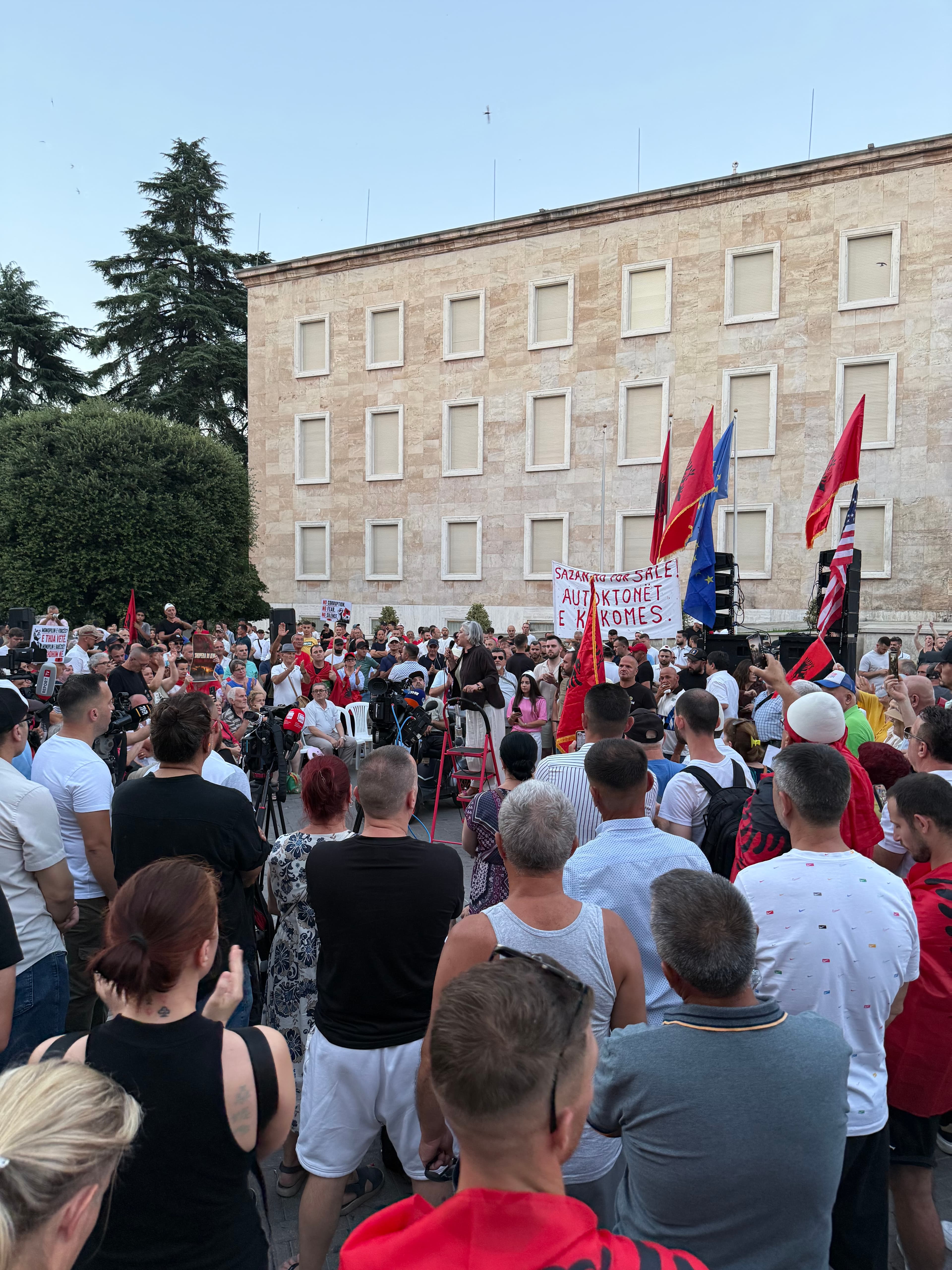 Demonštrácia v centre Tirany. Foto: autor