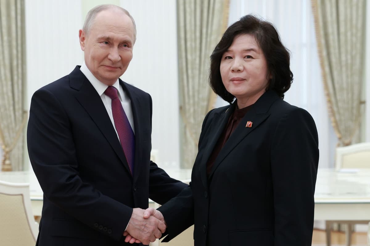Ruský prezident Vladimir Putin a severokórejská ministerka zahraničia Čche Son-hui počas ich stretnutia v Kremli 19. júla 2026. Foto: TASR/AP
