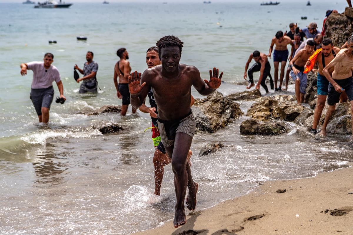 Migranti v Ceute. Foto TASR/AP