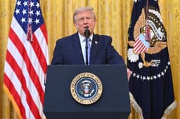 Prezident Donald Trump počas príhovoru vo štvrtok 16. júla 2026 vo Washingtone vo Východnej sále Bieleho domu. Foto: TASR/AP