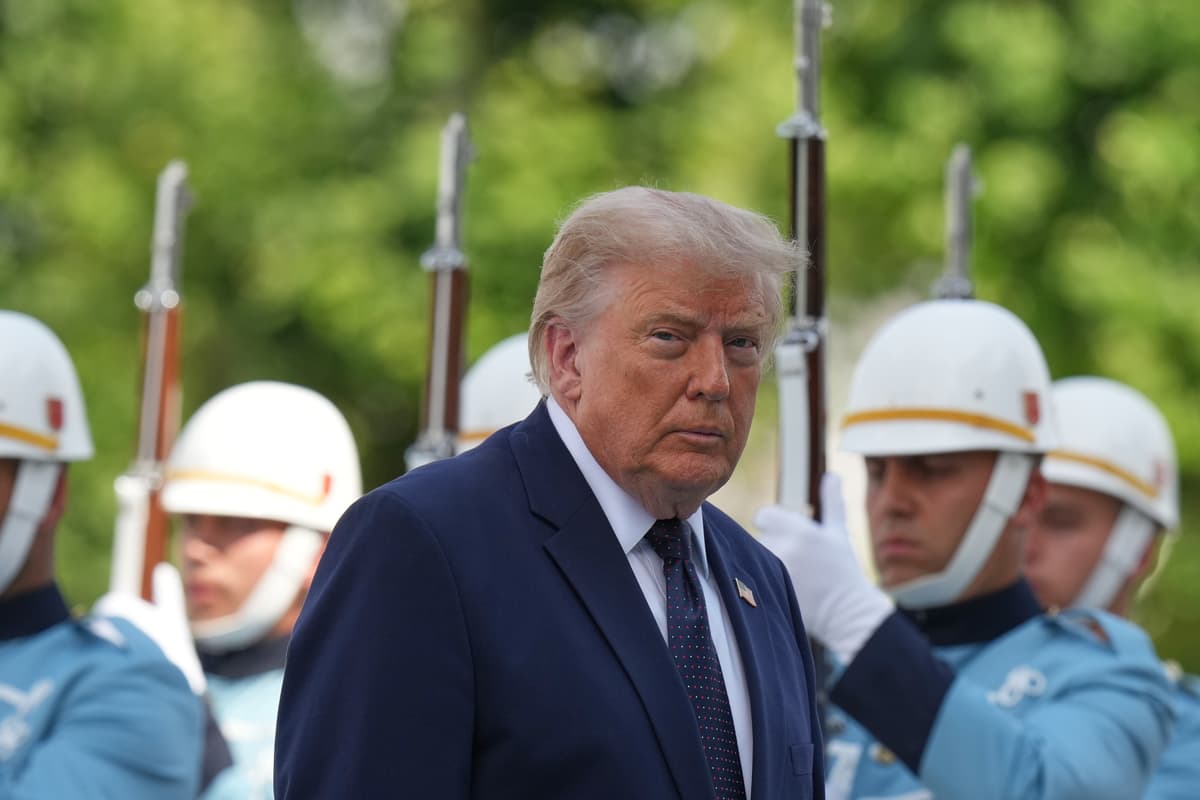 Na snímke americký prezident Donald Trump počas uvítacieho ceremoniálu na summite NATO v utorok 7. júla 2026 v Ankare. Foto: TASR/AP