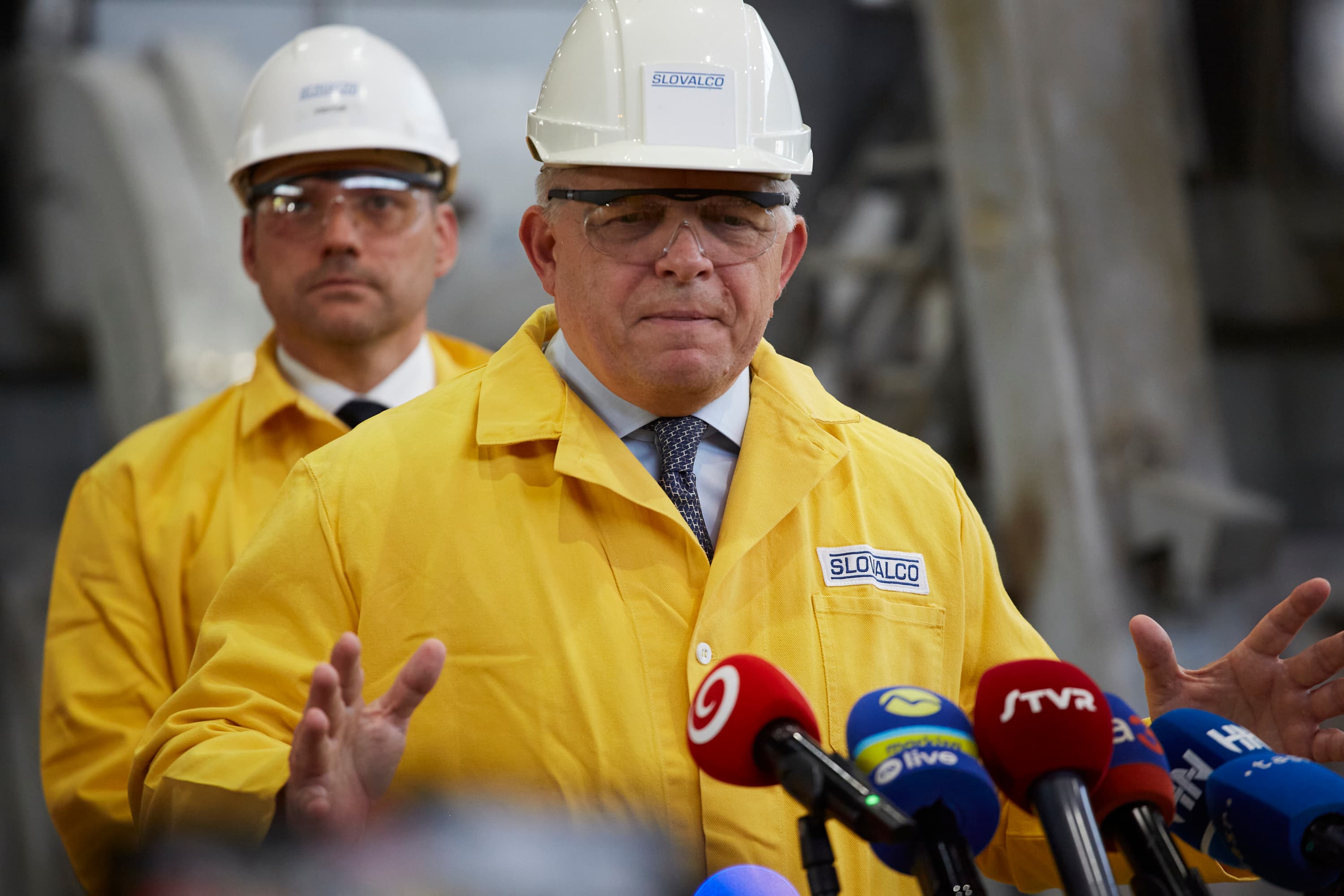 Robert Fico a Tomáš Taraba pri otvárani Slovalco. Foto Mačica/TASR