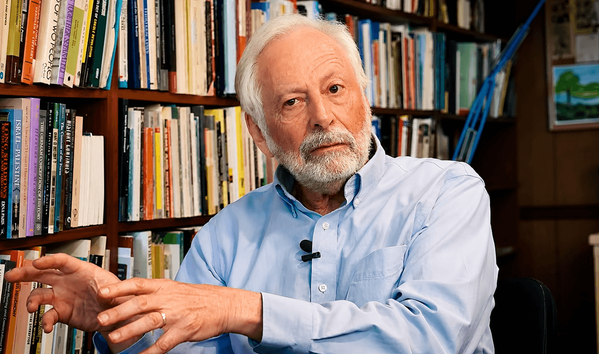 Ian Lustick. Zdroj: Quincy Institute for Responsible Statecraft/Upravené umelou inteligenciou