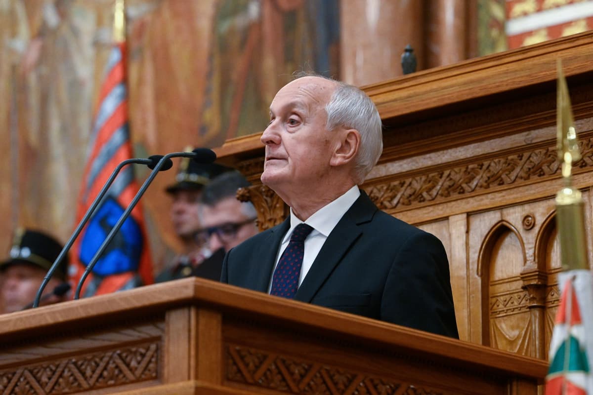 András Baka počas mimoriadnej schôdze parlamentu po jeho zvolení za prezidenta republiky v Budapešti v utorok 11. augusta 2026. Foto: TASR/AP