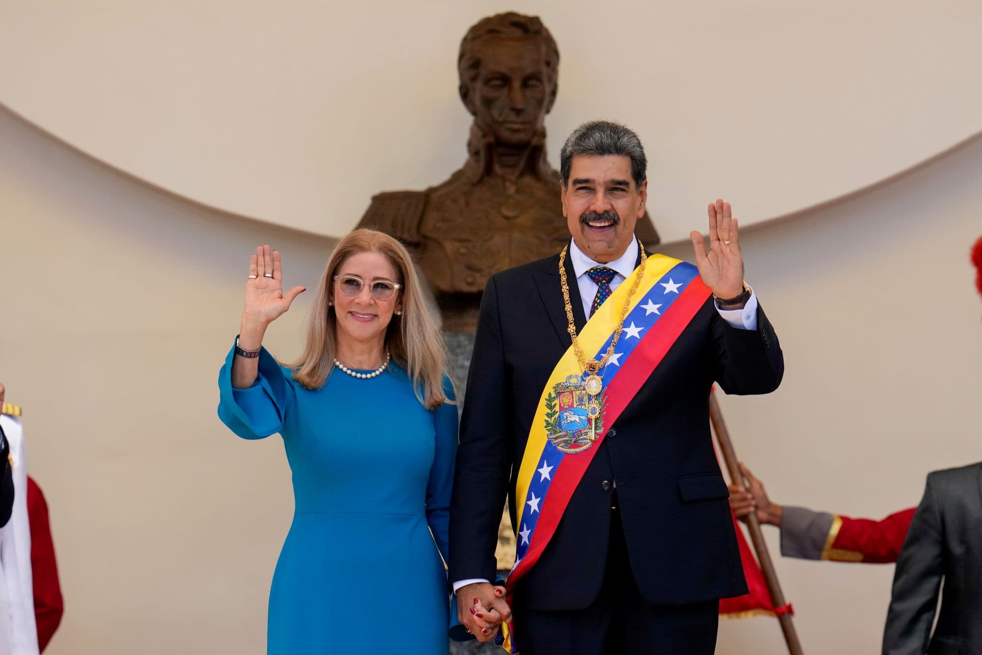 Na snímke z 10. januára 2025 Nicolás Maduro a jeho manželka Cilia Floresová počas skladania prísahy do tretieho funkčného obdobia v Caracase. Foto: TASR/AP