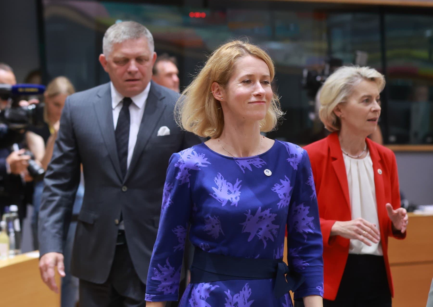 Robert Fico, Kaja Kallasová a Ursula son der Leyeonová. Foto: OLIVIER HOSLET / EPA / Profimedia