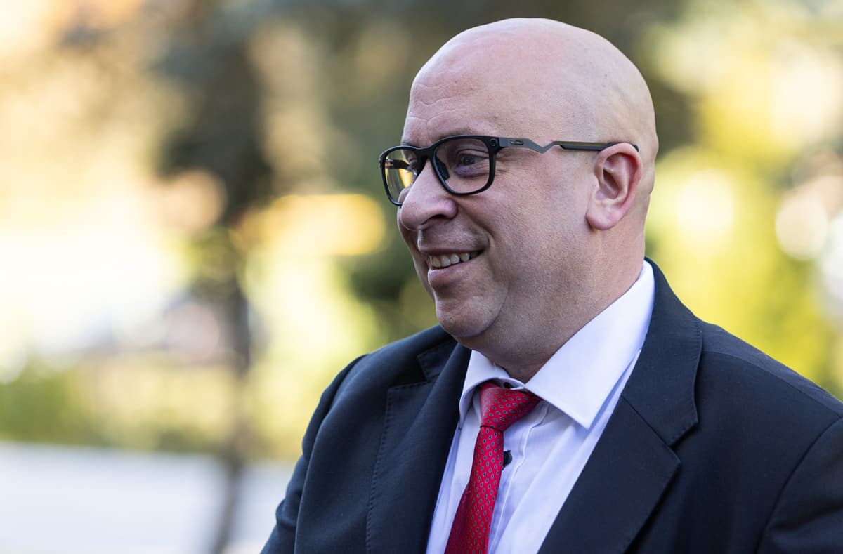 a snímke minister dopravy SR Jozef Ráž ml. (nominant Smer-SD) pred začiatkom výjazdového rokovania vlády SR v obci Višňové v okrese Žilina v stredu 29. októbra 2025. Foto: Daniel Stehlík/TASR