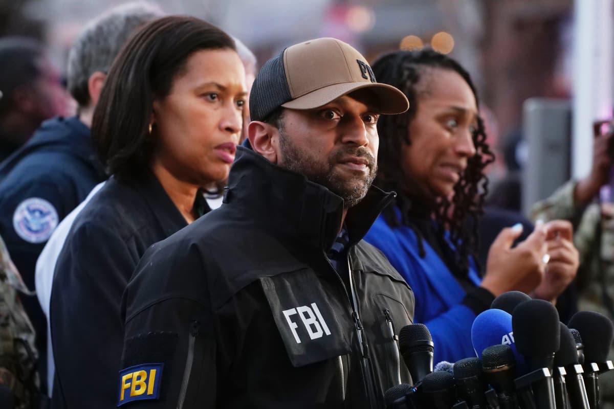 Šéf FBI Kash Patel na tlačovej konferencii po streľbe pred Bielym domom. Foto TASR/AP