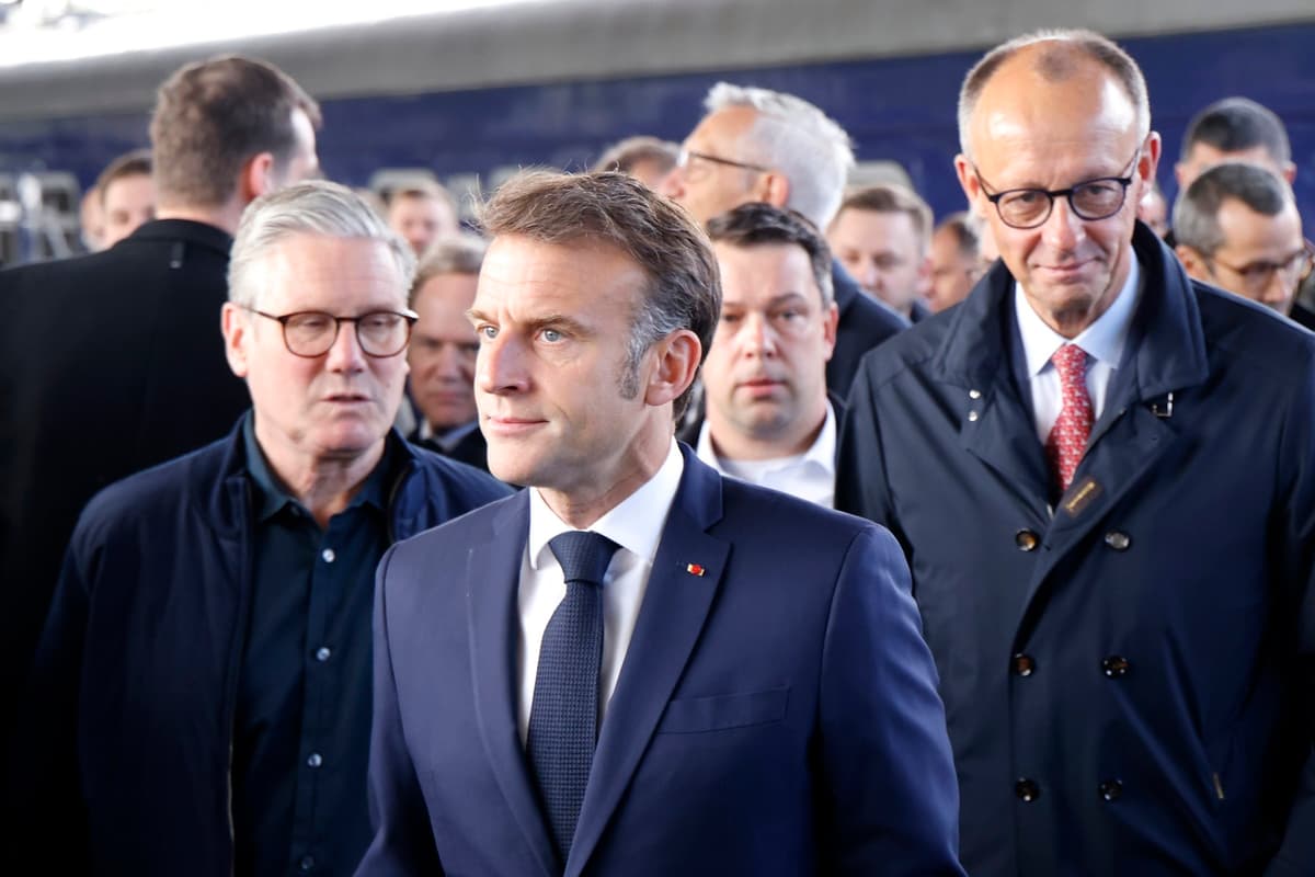 Keir Starmer, Emmanuel Macron a Friedrich Merz. Foto LUDOVIC MARIN / POOL / EPA / Profimedia