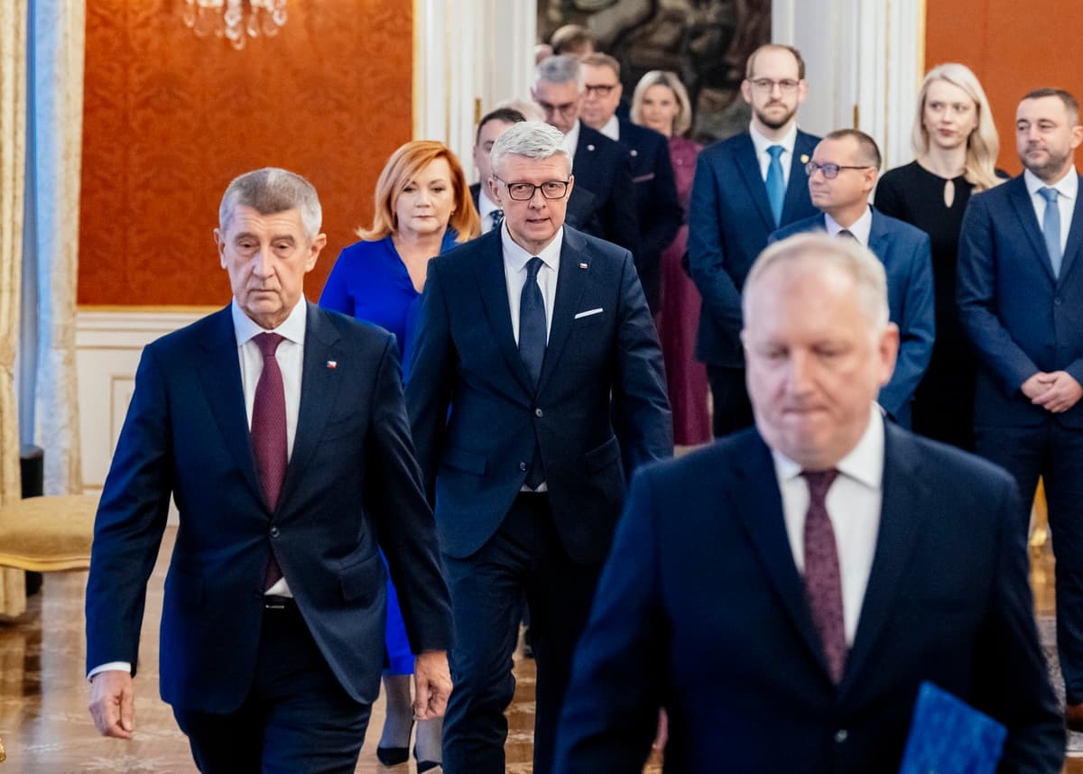 Vláda Andreja Babiša po vymenovaní prezidentom. Foto PETR TOPIČ / MFDNES + LN / Profimedia