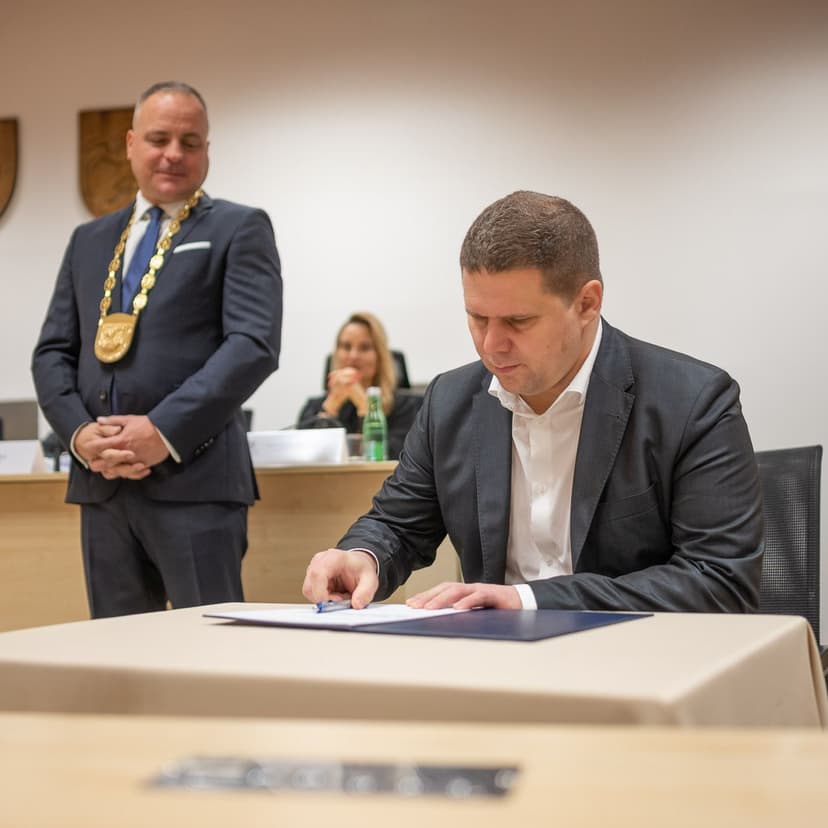 Na fotke starosta Petržalky Ján Hrčka (vpravo) a župan BSK Juraj Droba (vľavo). Foto: FB Juraj Droba.