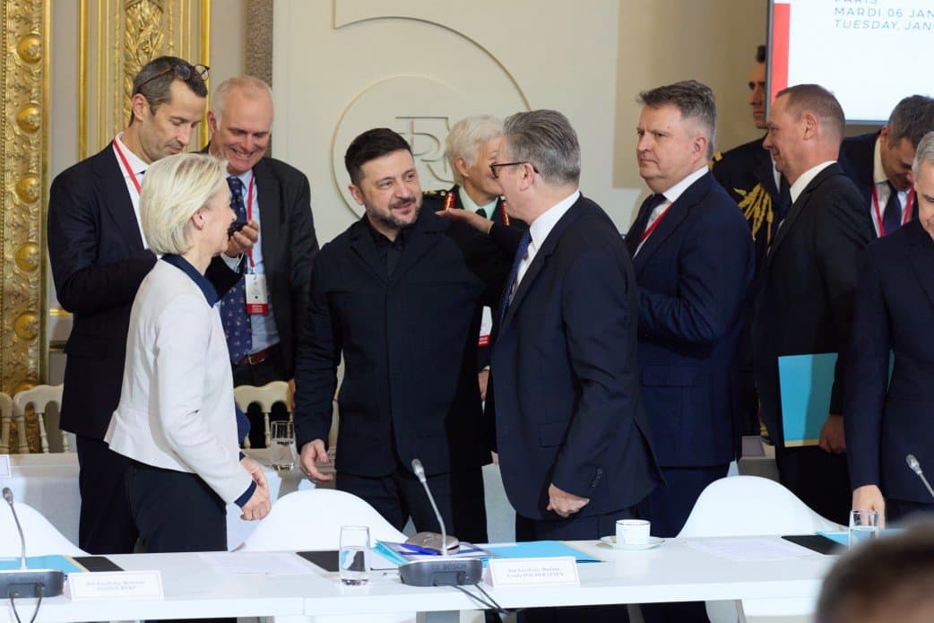 Západni lídri s tzv. Koalície ochotných a Volodymyr Zelenskyj. Foto: APAImages / Shutterstock Editorial / Profimedia