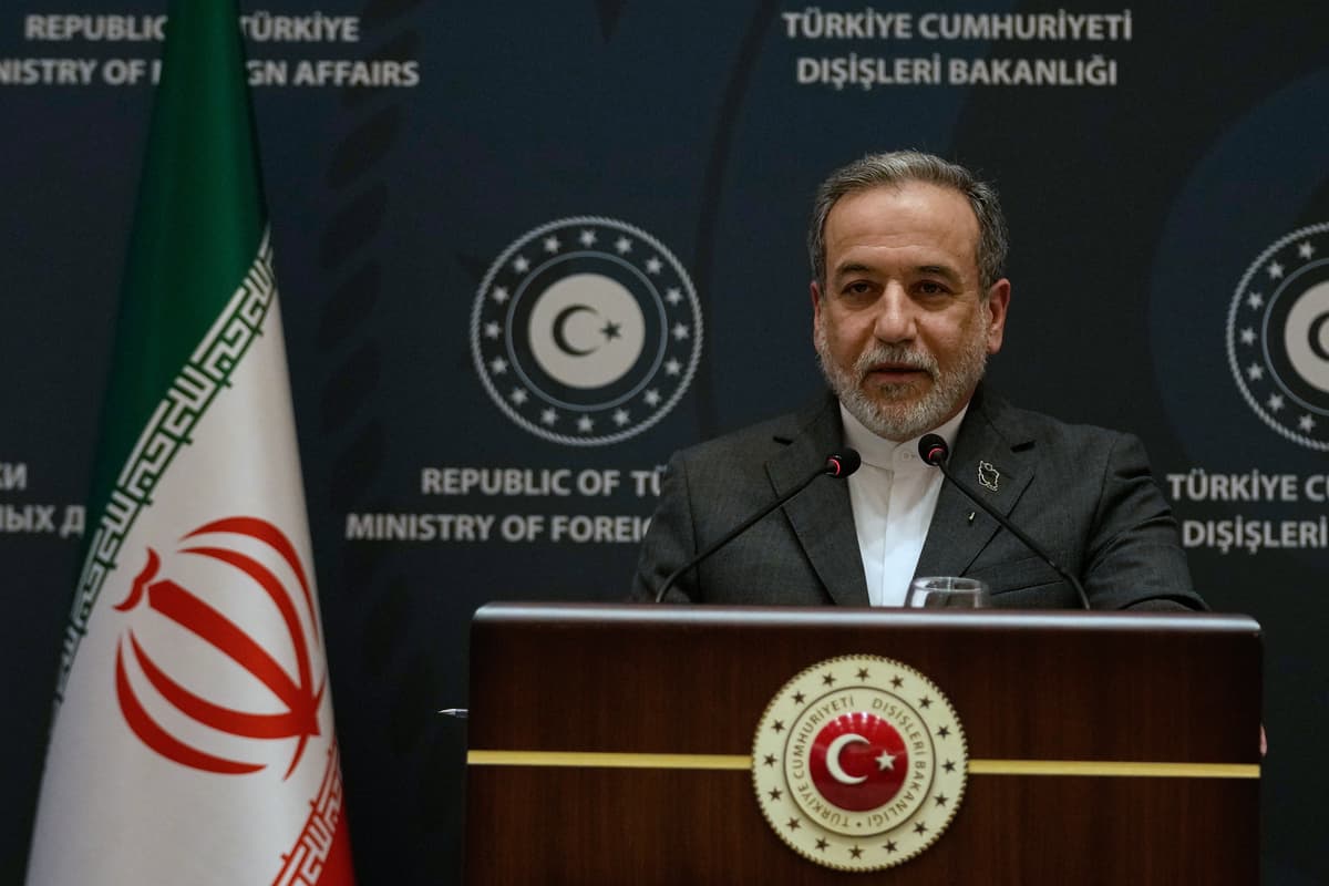 Iránsky minister zahraničných vecí Abbás Arákčí. Foto:TASR/AP Photo/Khalil Hamra