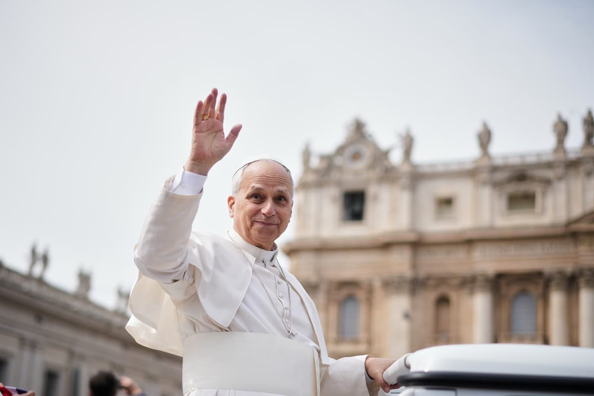 Pápež Lev XIV. pri odchode z omše na Kvetnú nedeľu. Foto TASR/AP
