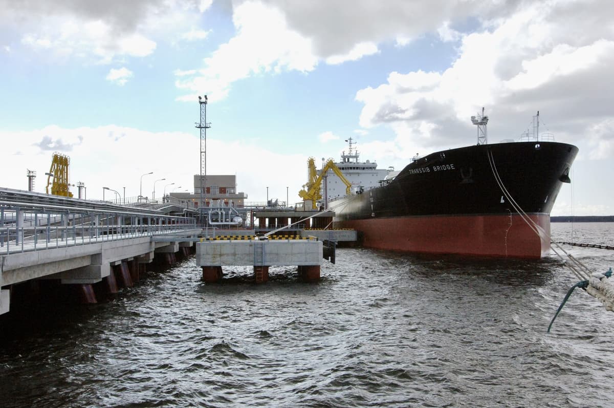 Tanker kotví v prístave v Primorsku. Foto: Peter Kovalev / TASS / Profimedia