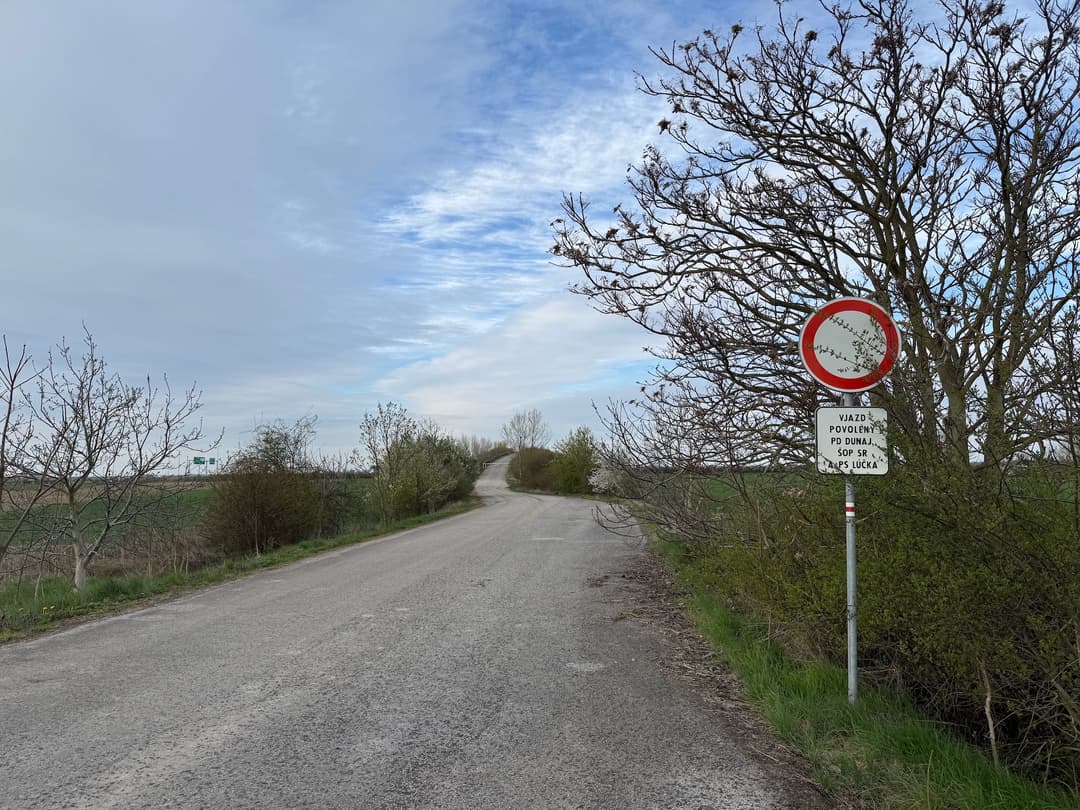 Takto sa ide k CHVÚ Sysľovské polia po červenej trase. Foto Dana Vitálošová