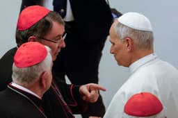 Kardinal Christophe Pierre a pápež Lev XIV. Foto: Riccardo De Luca - Update Images / Alamy / Profimedia