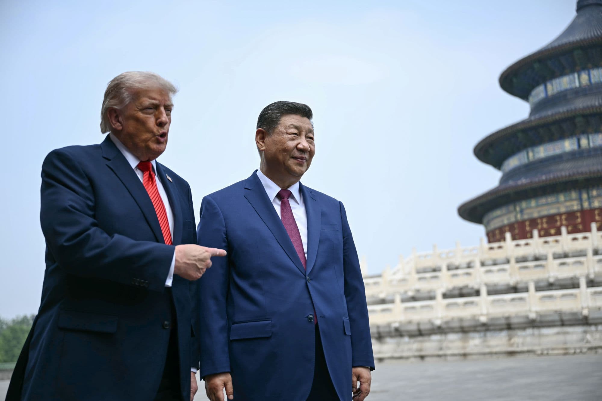 Americký prezident Donald Trump a čínsky prezident Si Ťin-pching. Foto:TASR/Brendan Smialowski/Pool Photo via AP