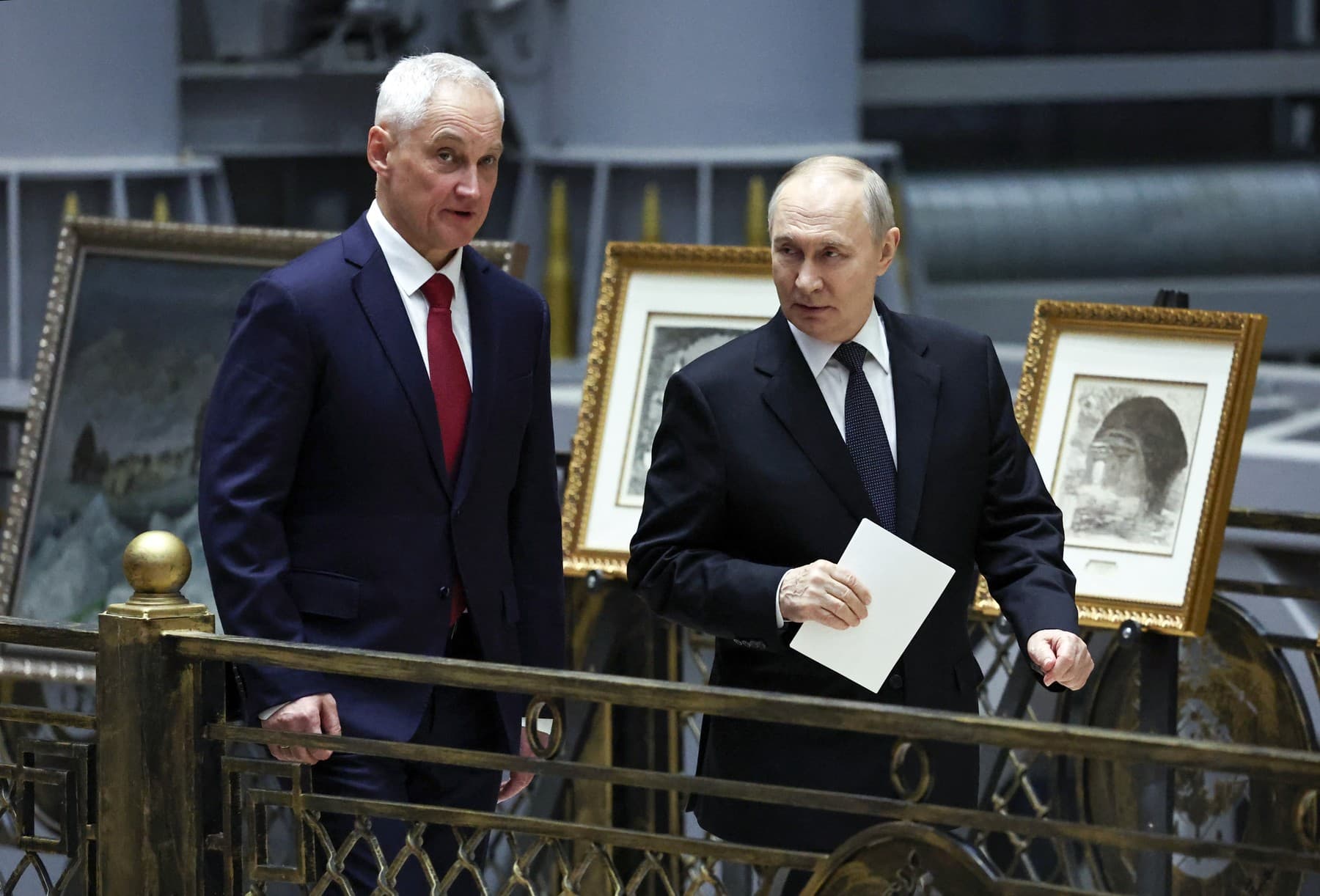 Ruský minister obrany Andrej Belousov a prezident Vladimir Putin. Foto: Alexander KAZAKOV / POOL / AFP / Profimedia
