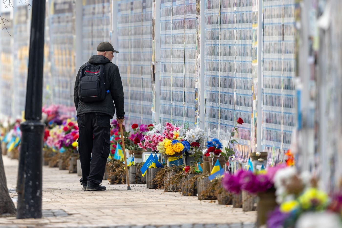 Pamätná stena venovaná vojakom, ktorí padli v boji za Ukrajinu proti Rusku. Foto: Marek Ladzinski / Zuma Press / Profimedia
