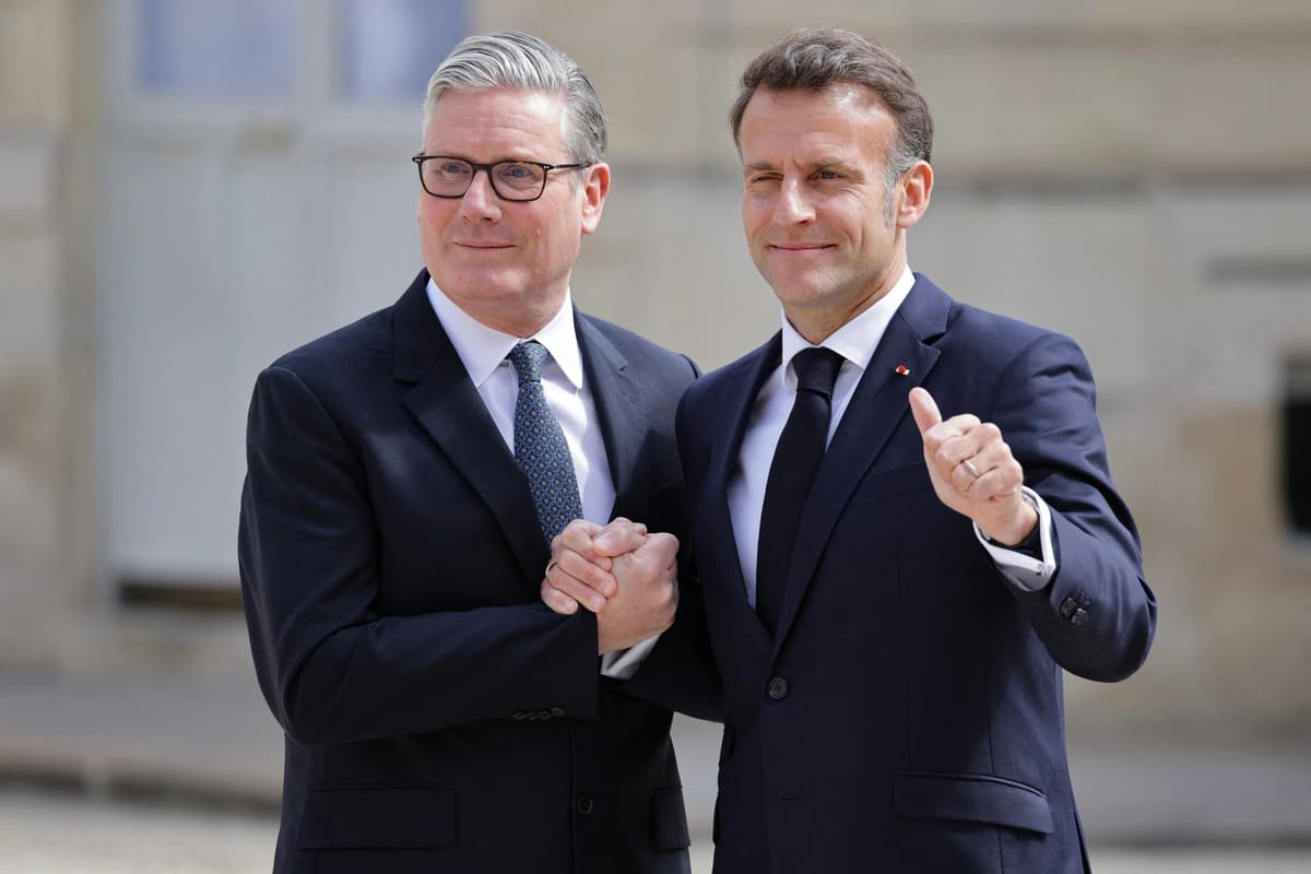 Emmanuel Macron a Keir Starmer. Foto: Ludovic Marin / AFP / AFP / Profimedia