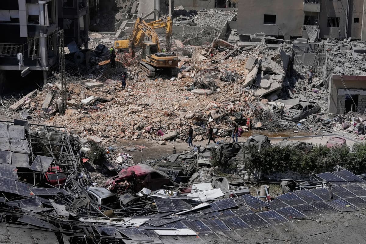 Trosky budovy po izraelskom útoku na libanonské mesto Súr 9. 6. 2026. Foto TASR/AP
