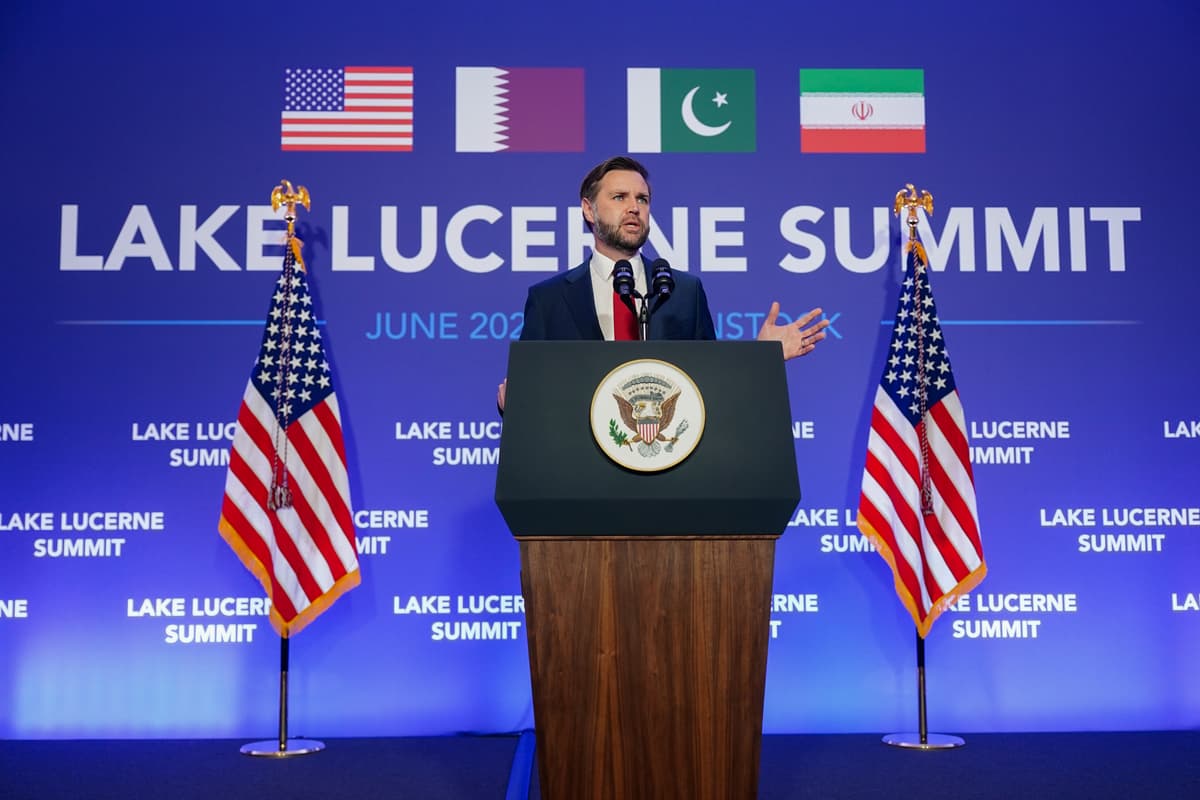 JD Vance po rokovaniach s iránskou delegáciou. Foto: TASR/AP