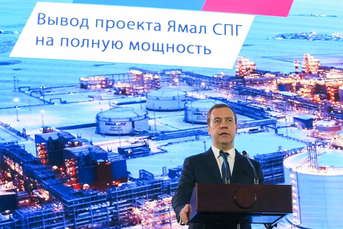Dmitrij Medvedev pri príležitosti spustenia 3. fázy závodu na skvapalňovanie zemného plynu v Sabette, ktorý je súčasťou projektu Jamal LNG. Foto: Yekaterina Shtukina / TASS / Profimedia