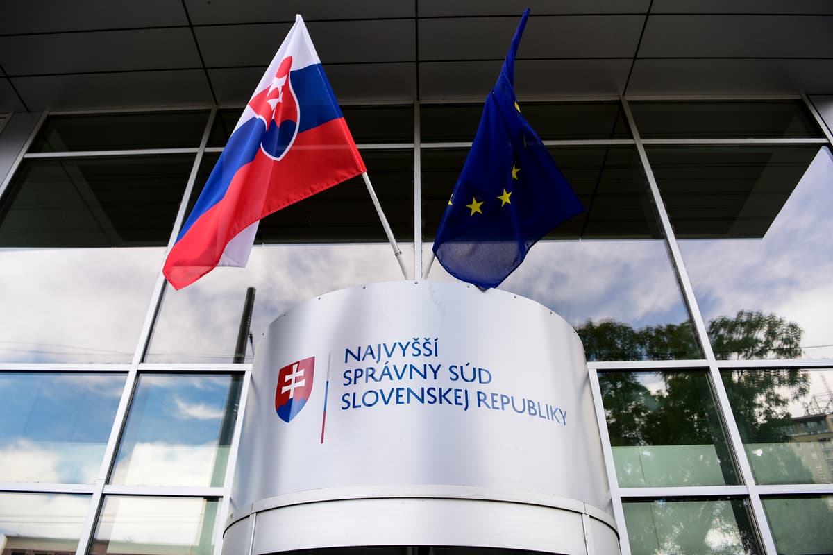Na snímke vchod budovy Najvyššieho správneho súdu SR na Trenčianskej ulici v Bratislave 2. júna 2022. Foto: Pavol Zachar/TASR