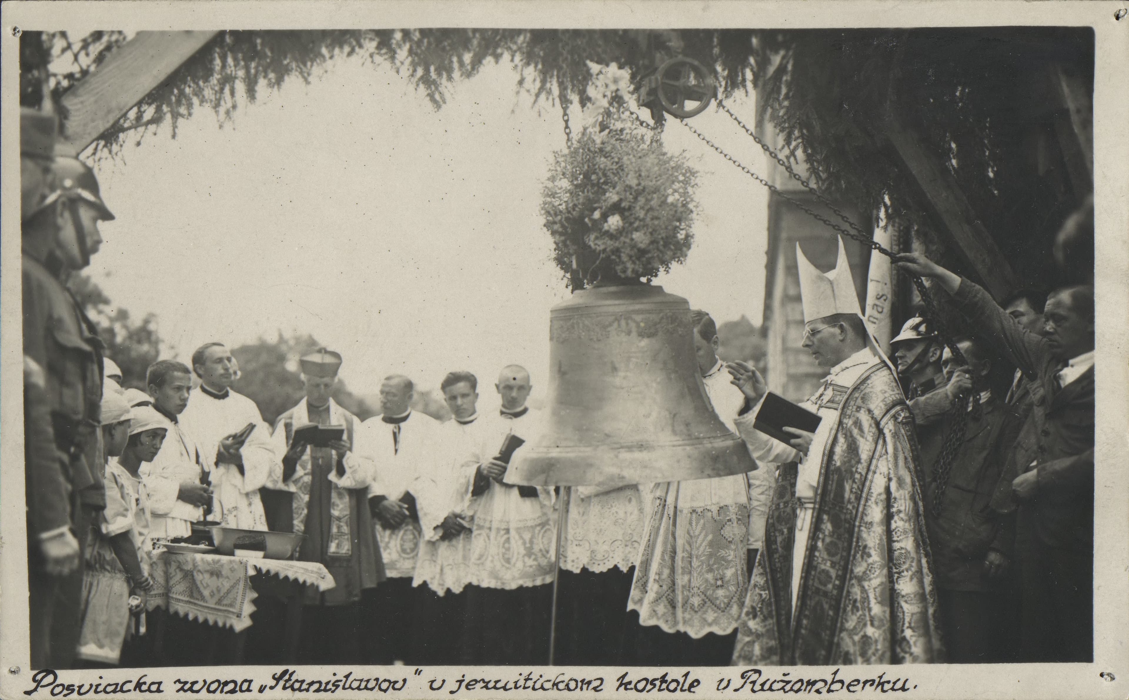 Ján Vojtaššák a Andrej Hlinka pri posviacke zvona v Ružomberku. Foto: Wikimedia/slovakiana.sk