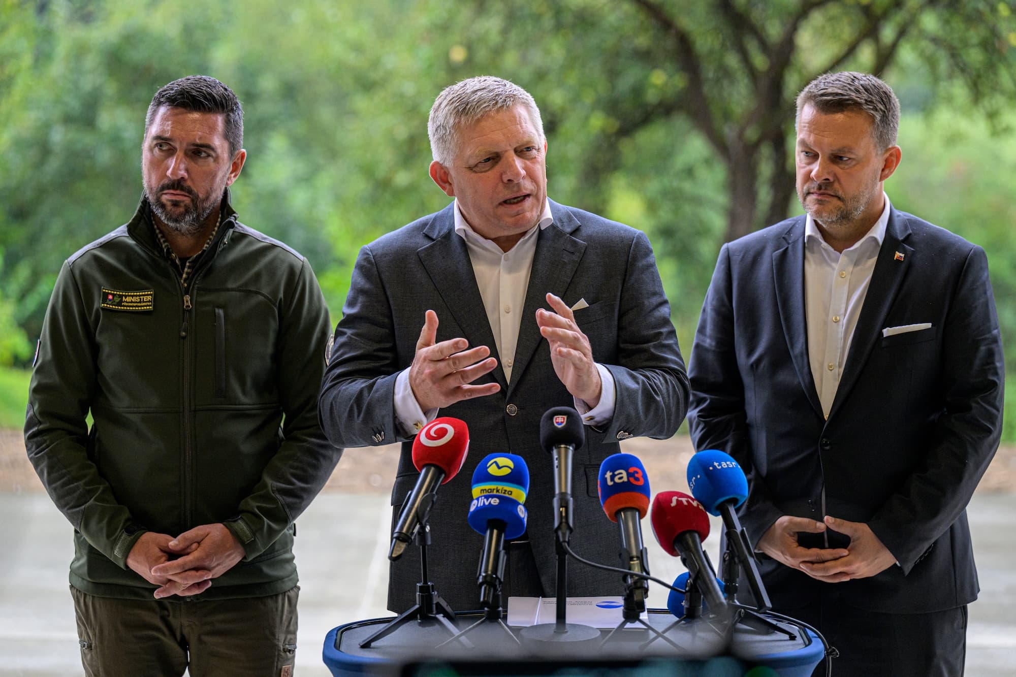 Richard Takáč, Robert Fico a Samuel Migaľ na tlačovej konferencii k nádrži Tichý potok. Foto Mihaliková/TASR